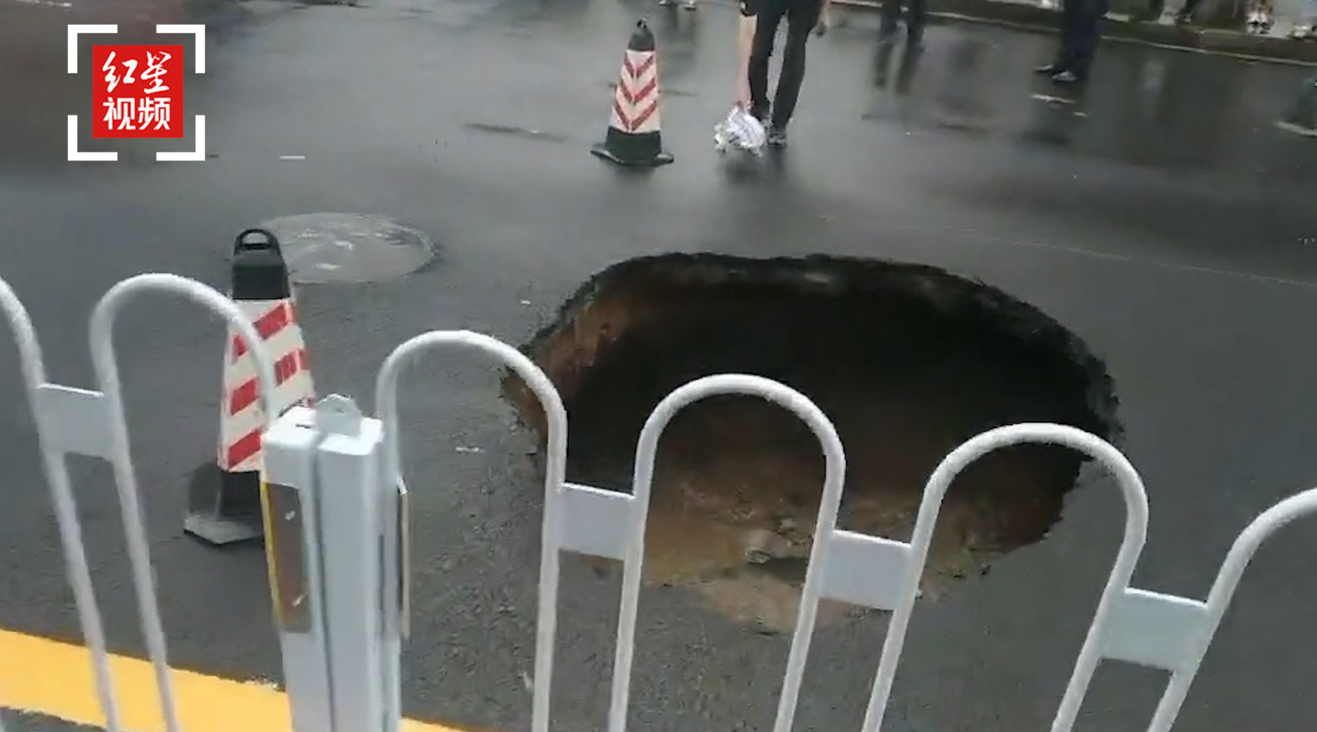 沈阳皇姑区再现路面塌陷