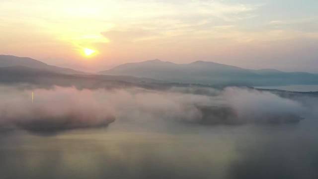 辽宁丹东密集出现云海景观