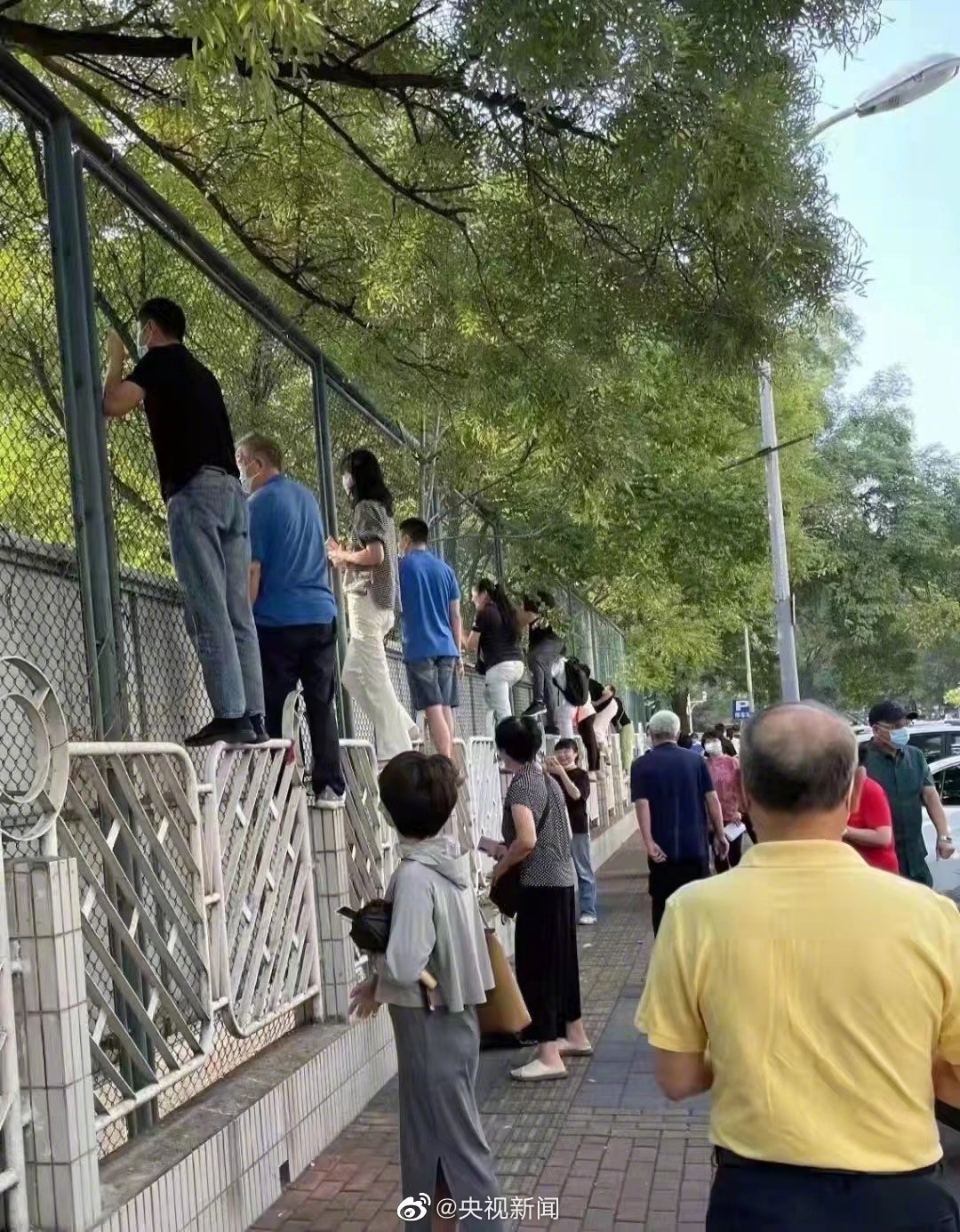 开学第一天家长统一姿势