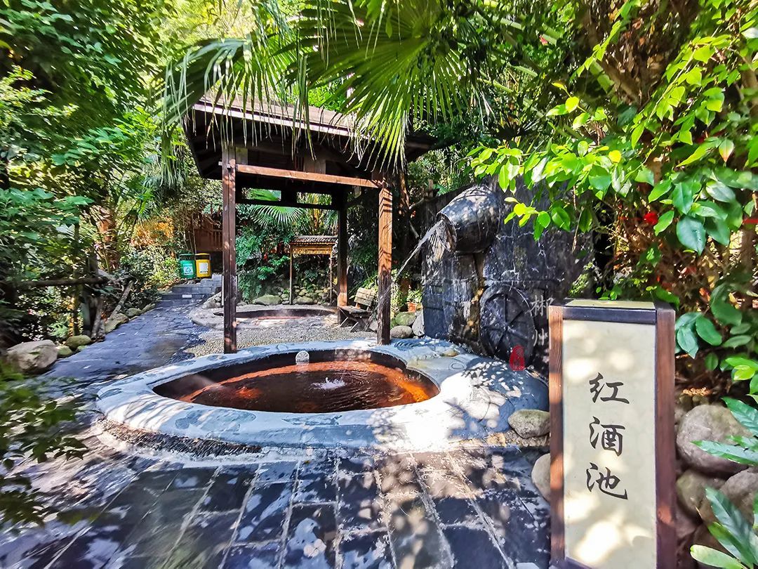 火锅里竟能泡温泉?还能漂浮于520米无边悬崖之上,太刺激了