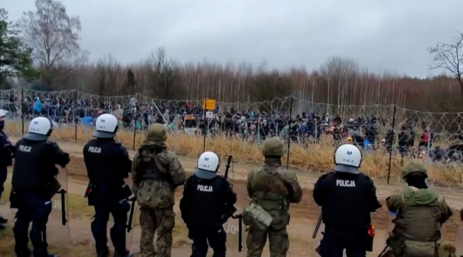 波兰部署万名军警防难民穿越