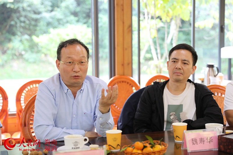 海南大健康产业专家、海南医学院教授黑启明发言。人民网 符武平摄