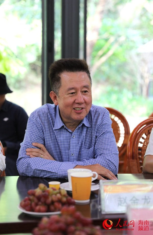 　　正大集团种植事业资深总裁兼正大（海南）兴隆咖啡产业开发有限公司总经理赵金龙发言。人民网 符武平摄