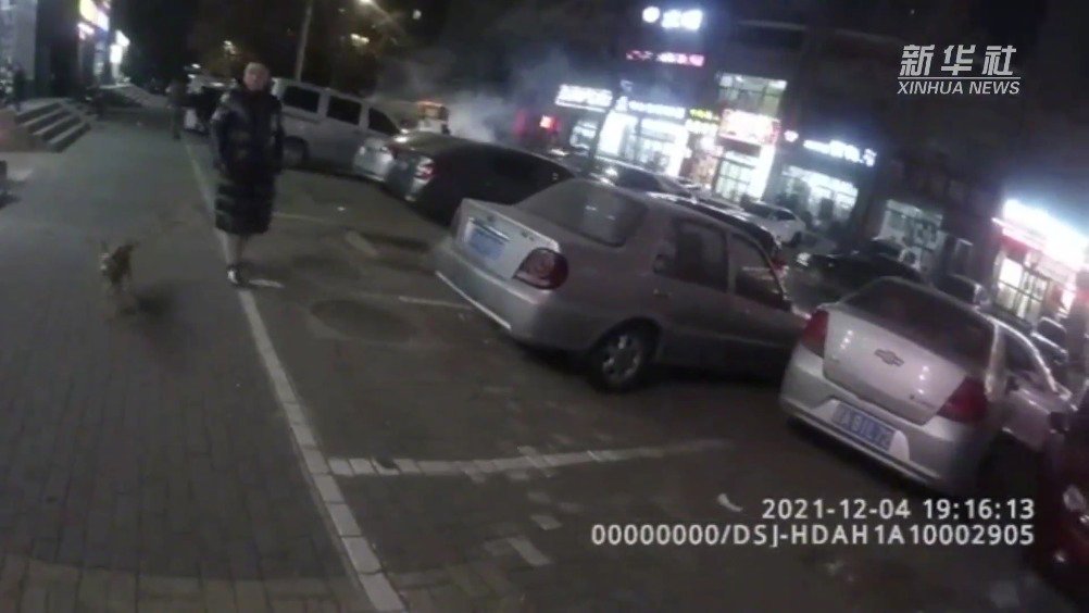 民警一路狂奔阻断诈骗