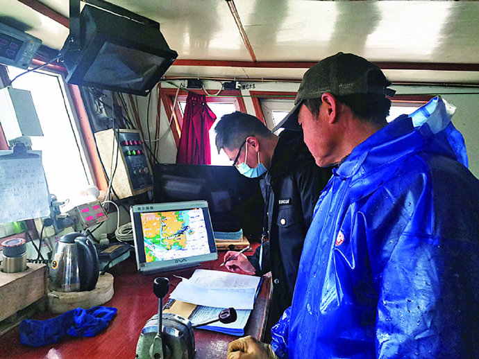 象山多部门联动开展“清港”行动 护航渔区安全