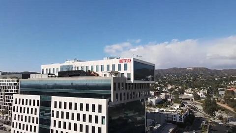 流媒体巨头奈飞碰壁 十余年来付费用户首度流失 盘后股价跌逾25%丨一只热股