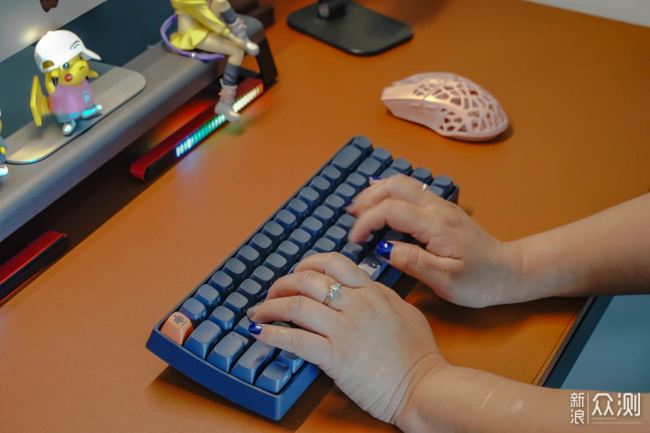 颜值与手感都不错，洛斐小翘机械键盘是真的香_新浪众测