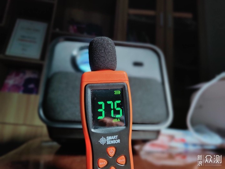 千元级投影带来越级影音享受,知麻Z1投影仪