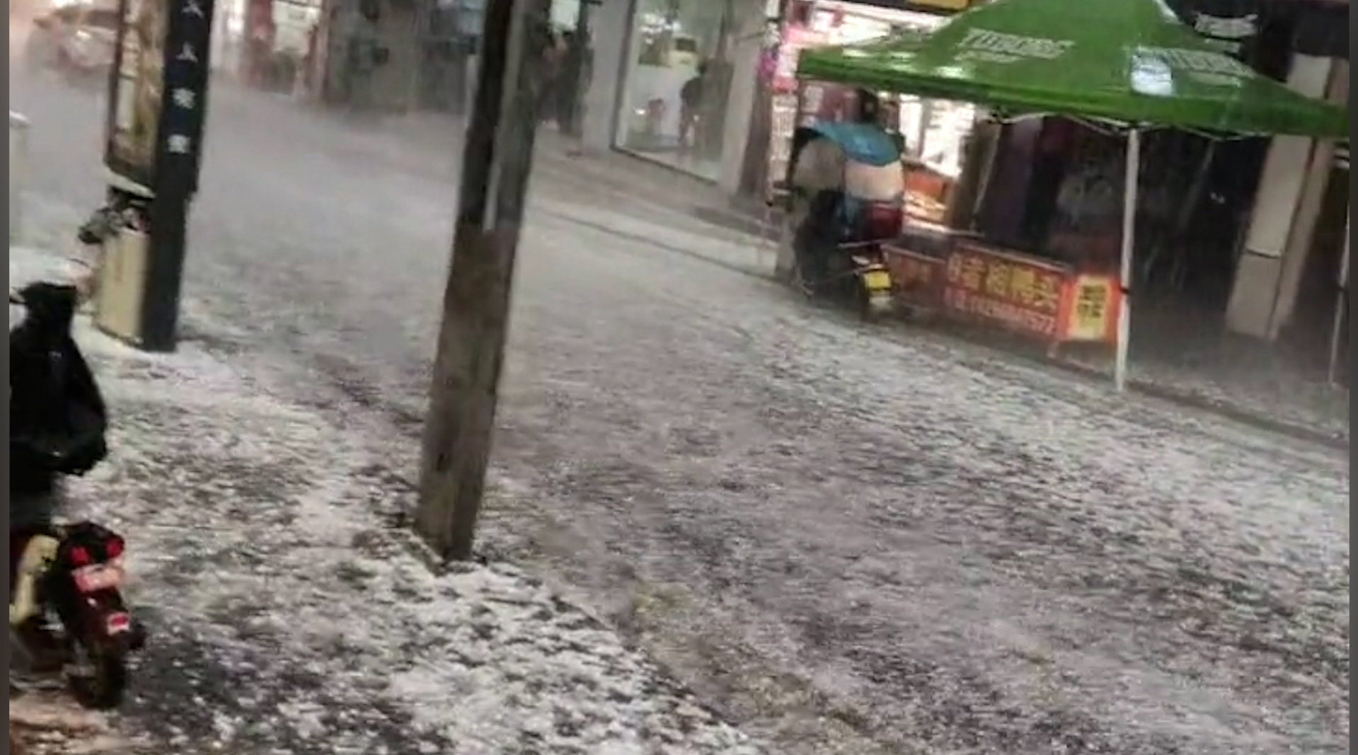 贵州黔西南多地降冰雹