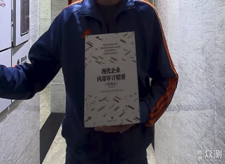 楼上有户奇葩邻居是种怎样的体验?硬杠呗!
