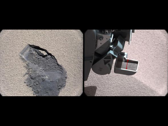 这张照片上的则是美国宇航局好奇号火星车抓取一勺火星土壤留下的印迹 这张照片上的则是美国宇航局好奇号火星车抓取一勺火星土壤留下的印迹