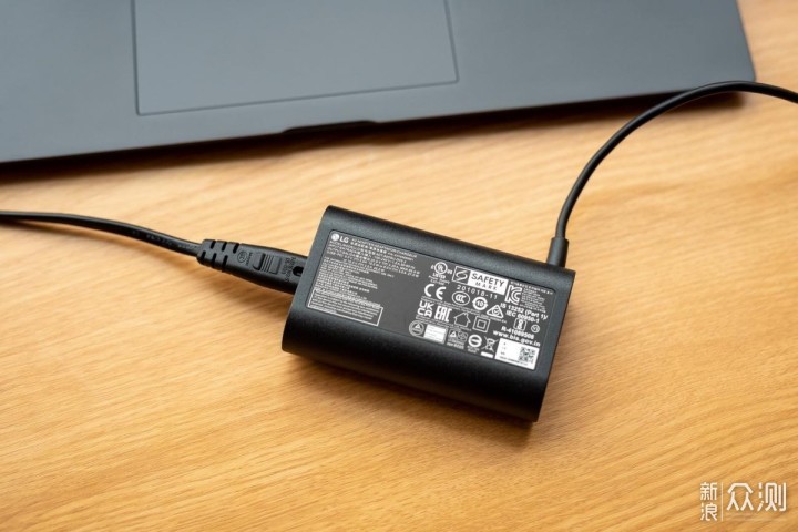 单手轻松掌控的16寸大屏笔记本:LG gram 16 _新浪众测