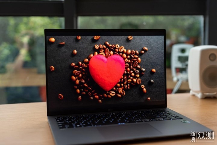 单手轻松掌控的16寸大屏笔记本:LG gram 16 _新浪众测