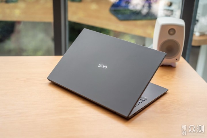 单手轻松掌控的16寸大屏笔记本:LG gram 16 _新浪众测