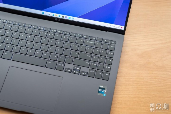 单手轻松掌控的16寸大屏笔记本:LG gram 16 _新浪众测