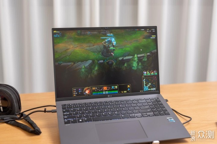 单手轻松掌控的16寸大屏笔记本:LG gram 16 _新浪众测