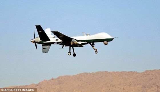 美国空军的MQ-9 收割者无人侦察机从阿富汗坎大哈空军基地起飞。 美国空军的MQ-9 收割者无人侦察机从阿富汗坎大哈空军基地起飞。