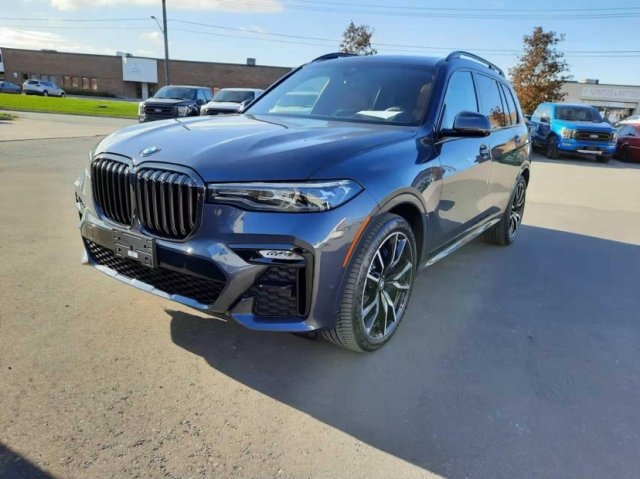 2022款宝马X7旗舰SUV 港口现车80多万起