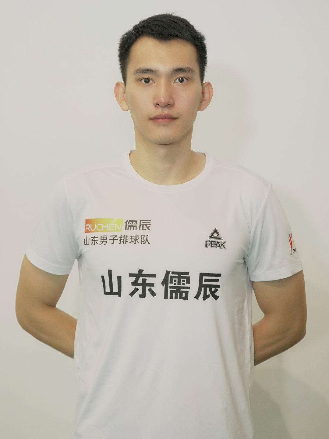 山东儒辰男排队长刘濛新赛季战衣展示图