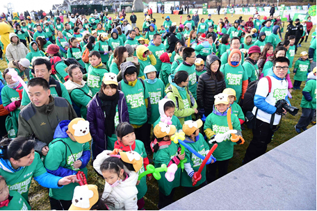 　　现场家庭热情参与