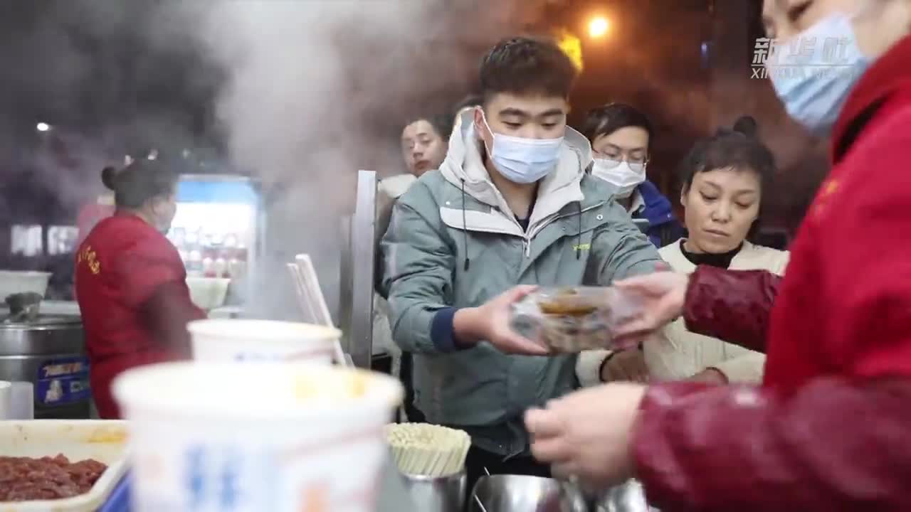 湖北武漢：江城餐飲“人氣”旺