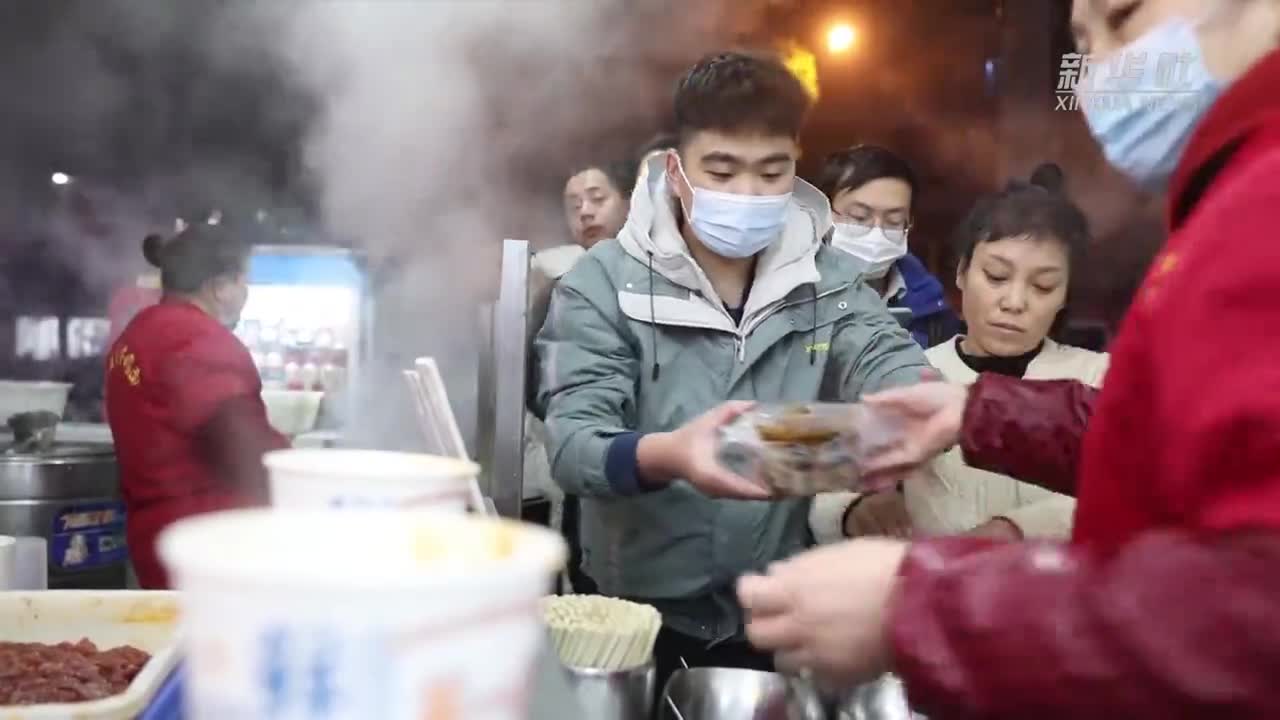 湖北武汉：江城餐饮“人气”旺