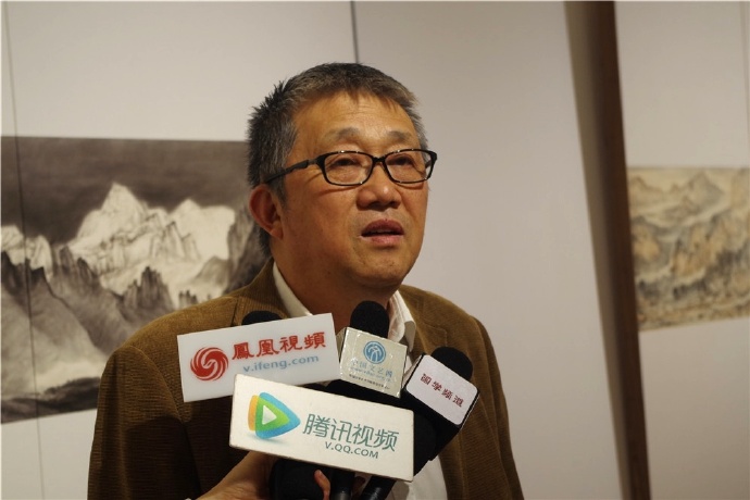 炎黄艺术馆馆长崔晓东接受采访