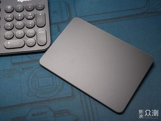 桌面改造再升級!同場加映 M2 Mac mini 開箱_新浪眾測