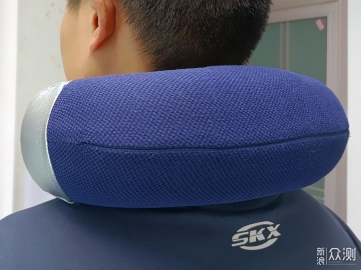 頸椎疲勞?來試試HITH頸椎按摩枕_新浪眾測