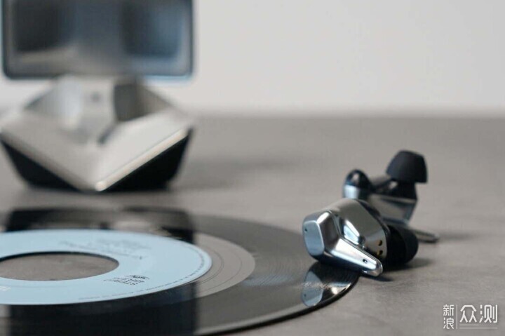 真無線耳機大殺器!HIFIMAN無線版天鵝有點頂_新浪眾測