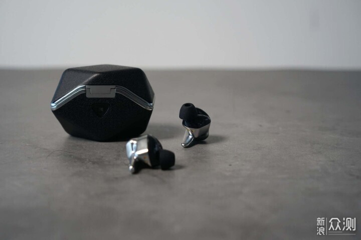 真無線耳機大殺器!HIFIMAN無線版天鵝有點頂_新浪眾測