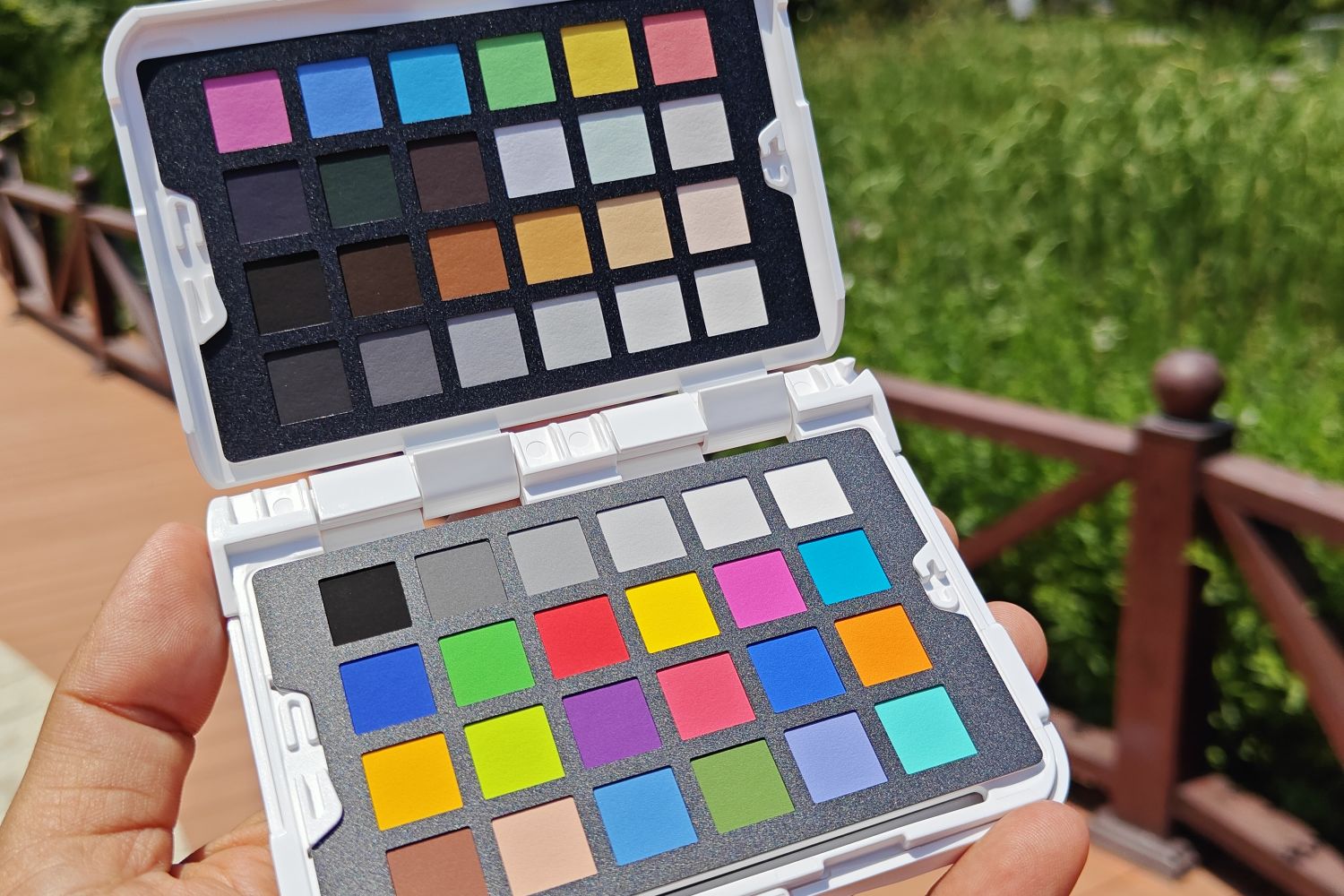 手机拍照发红原因 怎么解决拍照偏色问题