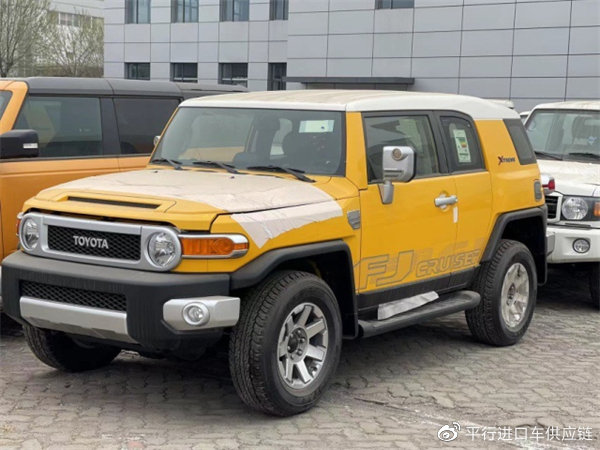 时尚复古越野丰田FJ酷路泽58万起售现车