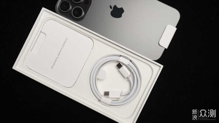 五彩斑斕的黑 - iPhone 15 Pro Max開箱_新浪眾測