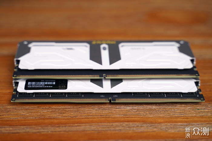 獨特的燈效,ZADAK SPARK RGB DDR5 內存開箱_新浪眾測
