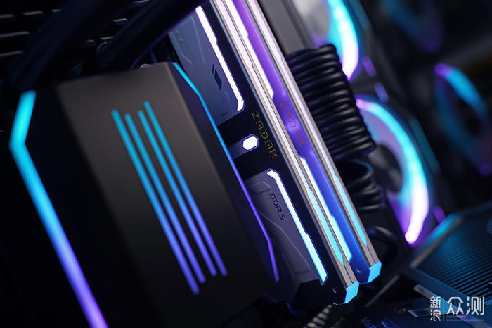 獨特的燈效,ZADAK SPARK RGB DDR5 內存開箱_新浪眾測