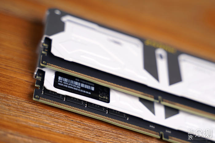 獨特的燈效,ZADAK SPARK RGB DDR5 內存開箱_新浪眾測