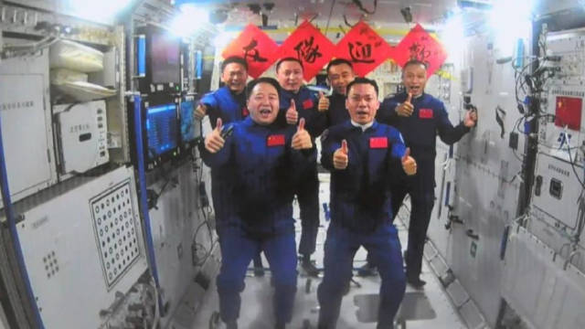 神十七航天员都是哪三位 b3d9-06d9f1bd89eb60f15ac120703f29b243.jpg