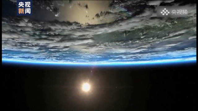 地球边缘的蓝色光晕