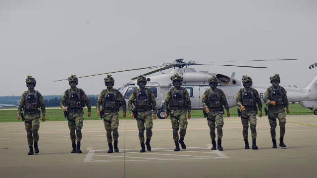 感受中国空降兵的无畏