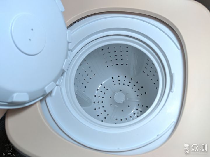 告別手洗內衣內褲，這台迷你洗衣機簡直太方便_新浪眾測