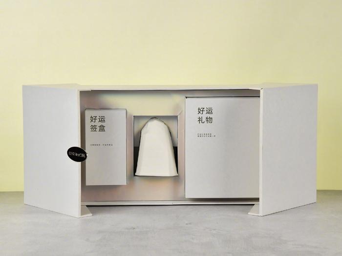 今天，中关村在线编辑部收到了OPPO寄来的“月光宝盒”……