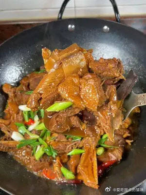 “住宿+年夜饭”预订火爆 年夜饭市场花式上新