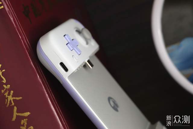 手機搖身變身掌機?蓋世小雞X2s遊戲手柄開玩_新浪眾測