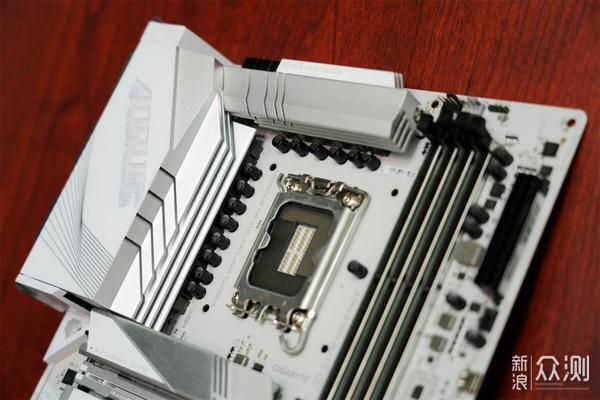 純白設計,實力全開,技嘉Z790冰雕X主板分享_新浪眾測