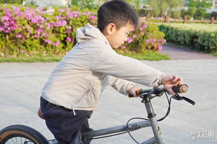 高於國標10倍，超強防曬天石鵝鎧甲防曬風殼_新浪眾測