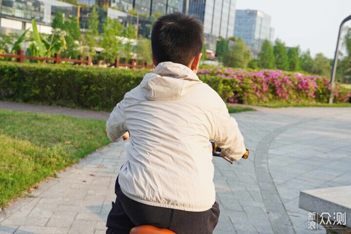 高於國標10倍，超強防曬天石鵝鎧甲防曬風殼_新浪眾測