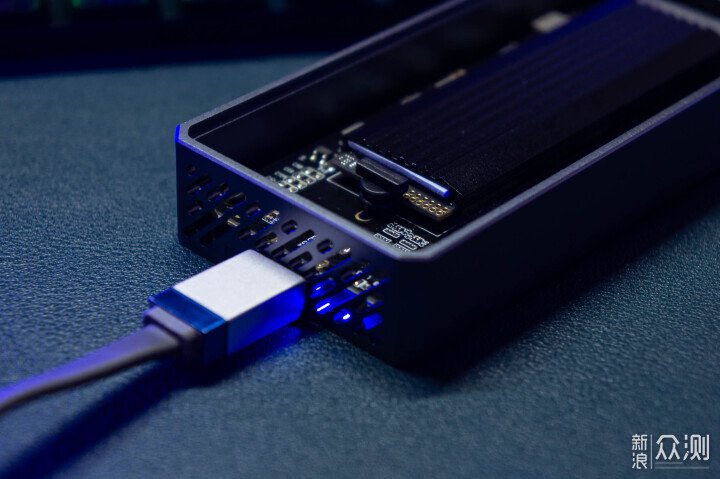 ORICO迅影USB4硬盤盒，花1/4錢，Macmini變2TB_新浪眾測