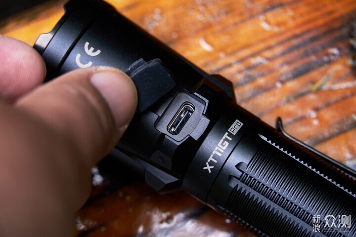 專業、快反,凱瑞茲XT11GT Pro戰術手電上手_新浪眾測