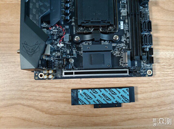 藍寶石ITX主板 NITRO+ B650I超白金首發實測_新浪眾測